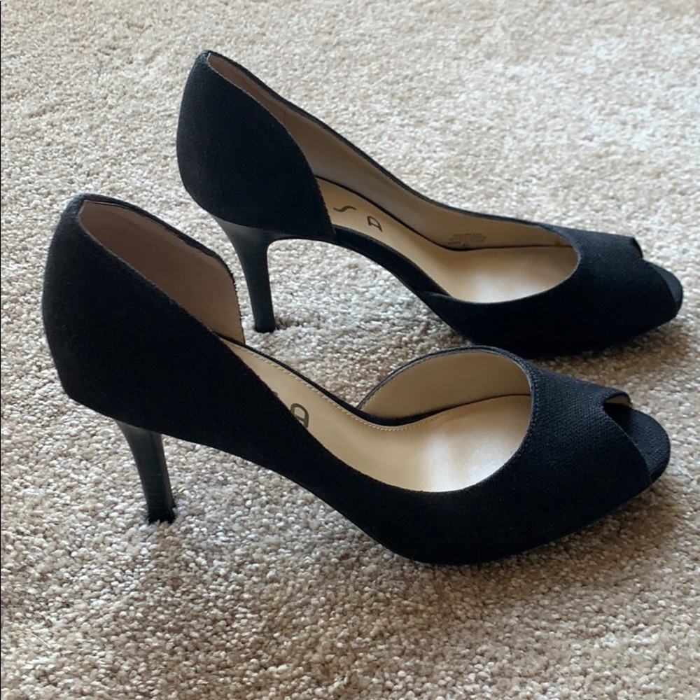 New Unisa Unjubilee Black Linen Peep Toe Pump